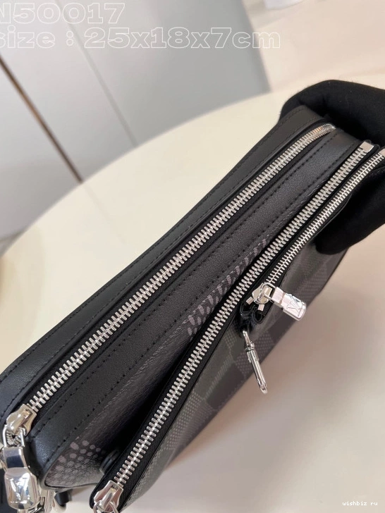 WIS LOUIS VUITTON TRIO MESSENGER 1001